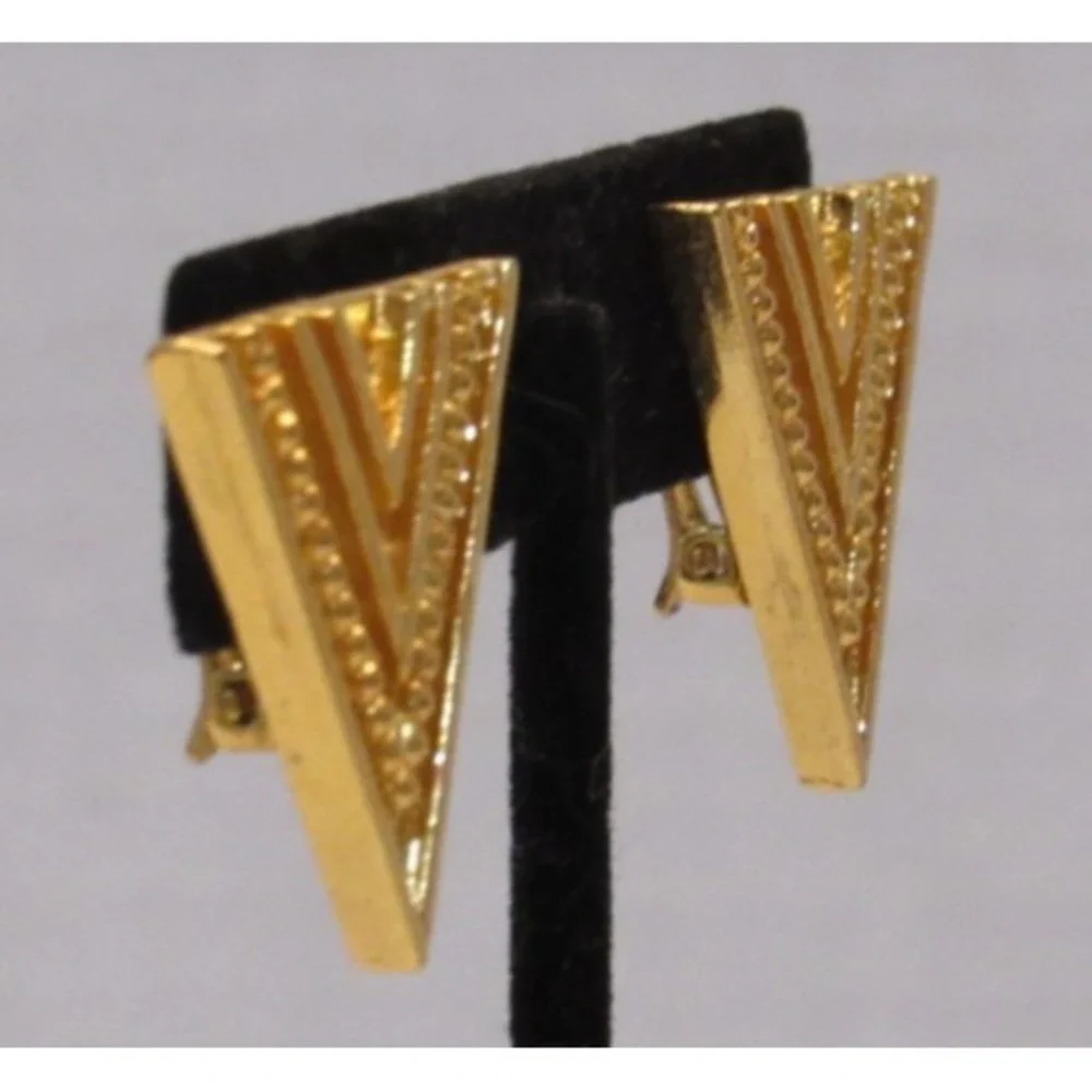 Vintage Gold Tone Triangle Chevron Clip On Earrings Textured Geometric 80s Style